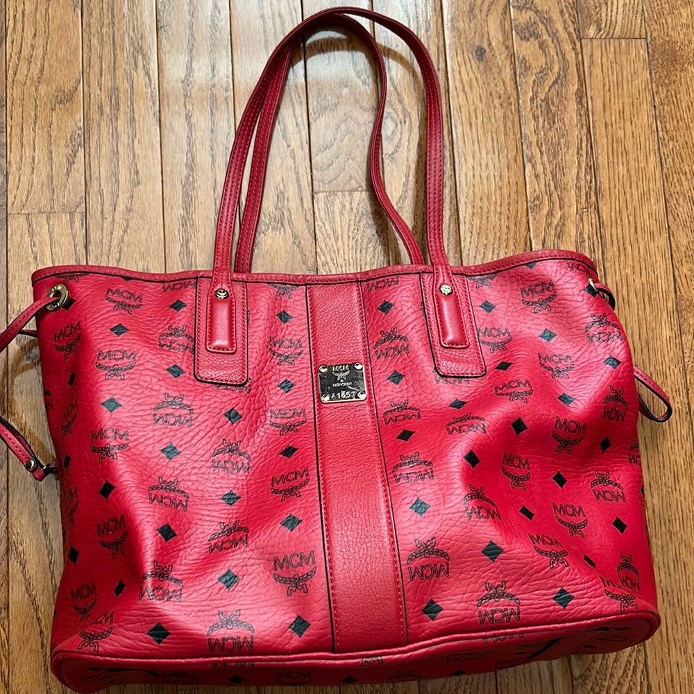 Authentic MCM  Visetos Reversible Liz Red
